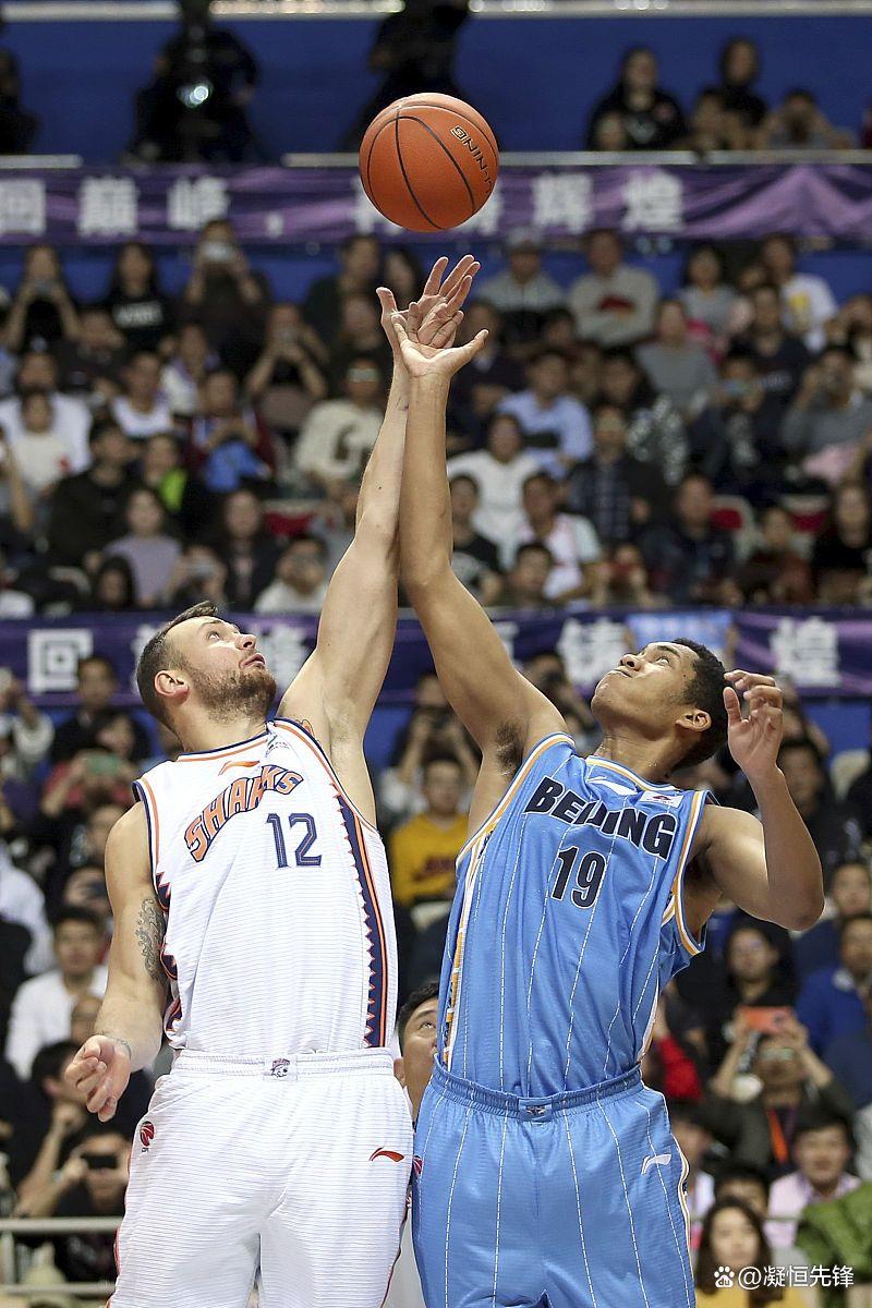 洛杉矶快船训练开放日；赛前外线爆发引欢呼；英超在即；数据趋势出现新变化的简单介绍